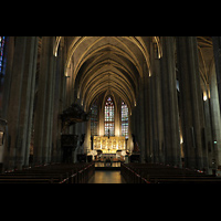 Venlo, Sint Martinus Basiliek, Hauptschiff in Richtung Chor