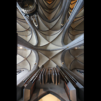 Dsseldorf, Basilika St. Lambertus, Blick auf die Orgel von unten und ins Gewlbe