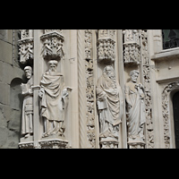 Lausanne, Cathdrale, Figuren am linken Pfelier des Hauptportals