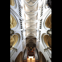 Lausanne, Cathdrale, Blick ins Gewlbe und zur Hauptorgel