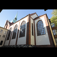 Berlin, St. Elisabeth, Kirchen vom Innenhof aus gesehen