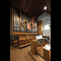 Berlin, Mater Dolorosa Lankwitz, Orgel mit Spieltisch seitlich