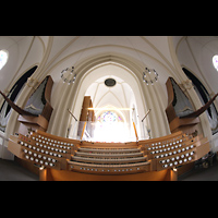 Berlin, St. Matthias, Blick ber den Spieltisch zum Solowerk