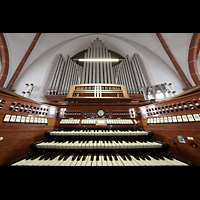 Berlin, St. Josef, Orgel mit Spieltisch perspektivisch