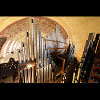 Berlin, Herz-Jesu-Kirche, Blick ber das Pfeifenwerk in die Kirche