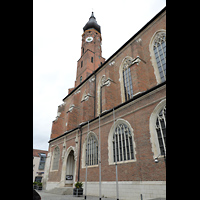 Straubing, Basilika St. Jakob, Ansicht vom Pfarrplatz von Sdosten