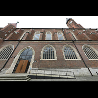 Straubing, Basilika St. Jakob, Seitenansicht vom Pfarrplatz von Sden