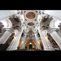 Passau, Dom St. Stephan, Blick ins Gewlbe und zur Hauptorgel
