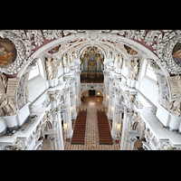 Passau, Dom St. Stephan, Blick vom Baugerst im Vierungsturm von ca. 30 m Hhe ins Hauptschiff und zur Hauptorgel