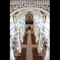 Passau, Dom St. Stephan, Blick vom Baugerst im Vierungsturm von ca. 30 m Hhe ins Hauptschiff und zur Hauptorgel