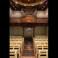 Berlin, Waldkirche Heiligensee, Innenraum in Richtung Orgel