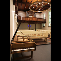 Berlin, Waldkirche Heiligensee, Blick vom Cembalo zur Orgel