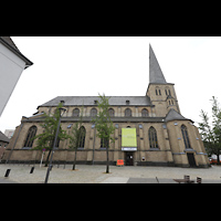 Mnchengladbach, Citykirche, Auenansicht mit Kirchplatz von Norden