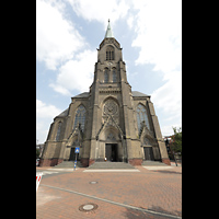 Willich, St. Johannes Baptist, Fassade mit Turm