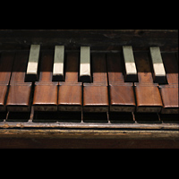 Berlin, Musikinstrumenten-Museum, Positiv um 1700 - Tastatur-Detail