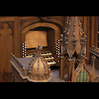 Berlin, Musikinstrumenten-Museum, Gray-Orgel - Blick ber das Rckpositiv auf den Spieltisch