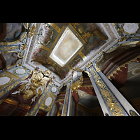 Berlin, Schloss Charlottenburg, Eosander-Kapelle, Blick von unten zur Orgel und Decke