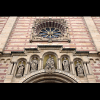 Speyer, Kaiser- und Mariendom, Figurengruppe ber dem Hauptportal