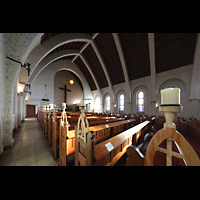 Berlin, Johanneskirche Frohnau, Seitlicher Blick zum Altarraum