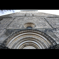 Helmstedt, Klosterkirche St. Marienberg, Tympanon am Hauptportal und Fassade perspektivisch