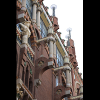 Barcelona, Palau de la Msica Catalana, Fassadendetails in der Carrer d'Amadeu Vives