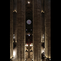 Barcelona, Baslica de Santa Mara del Mar, Blick vom oberen Chorumgang zur Rosette an der Sdwestwand