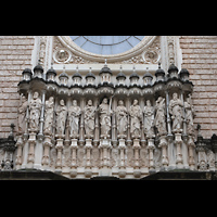 Montserrat, Abadia de Montserrat, Baslica Santa Mara, Reliefs ber dem Hauptportal von Venancio und Agapito Vallmitjana