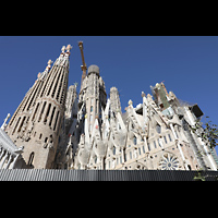 Barcelona, La Sagrada Familia, Langhaus mit Passionstrmen
