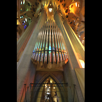 Barcelona, La Sagrada Familia, Rckseitiger Prospekt der Chororgel mit Blick ins Chorgewlbe
