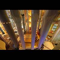 Barcelona, La Sagrada Familia, Blick vom Triforium zur linken Chororgel ind ins sdwestliche Querhaus