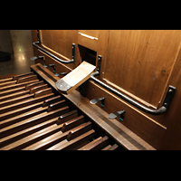 Barcelona, La Sagrada Familia, Pedal, Schwell- und Futritte der Krypta-Orgel