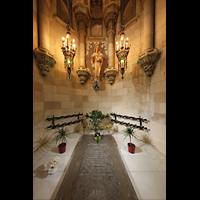 Barcelona, La Sagrada Familia, Grab Gauds in der Kapelle des Berges Karmel mit der Jungfrau von Karmel