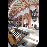 Bayreuth, Stadtkirche Heilig Dreifaltigkeit, Blick ber den Zentralspieltisch zur Haupt- und Chororgel