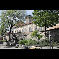 Bayreuth, Schlosskirche, Schlossterrassen mit Wittelsbacher Brunnen und Blick auf die Kirche