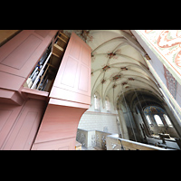 Schningen am Elm, St. Lorenz, Seitlicher Blick ins Pedalwerk der Orgel und in die Kirche