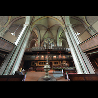 Helmstedt, Stadtkirche St. Stephani, Innenraum in Richtung Orgel