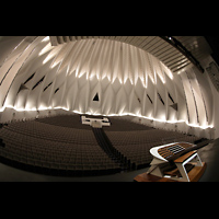 Santa Cruz de Tenerife (Teneriffa), Auditorio de Tenerife, Seitlicher Blick ber den gedrehten Spieltisch in den Saal