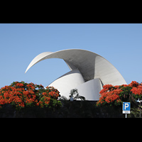 Santa Cruz de Tenerife (Teneriffa), Auditorio de Tenerife, Ansicht vom Parkplatz des Parque Maritimo Csar Manrique