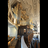 Celle, Stadtkirche St. Marien, Orgel seitlich von der unteren Seitenempore aus gesehen