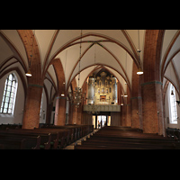 Uelzen, St. Marien, Innenraum in Richtung Hauptorgel