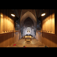 Hannover, Marktkirche St. Georgii et Jacobi, Blick von der Chor-Ensembleorgel ber den Spieltisch in die Kirche