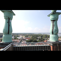 Neustrelitz, Stadtkirche, Ausblick vom Turm in Richtung Sdwesten zum Schlosspark und Ziercker See