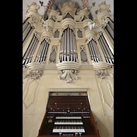 Jterbog, Nikolaikirche, Hauptorgel mit Spieltisch