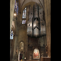 Regensburg, Dom St. Peter, Orgel und nrdliches Querhaus mit Albertus-Magnus-Altar (1473)