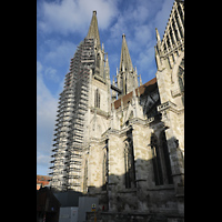 Regensburg, Dom St. Peter, Blick vom Domplatz (Sdosten) auf die 105 m hohen Doppeltrme