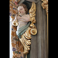 Alttting, Basilika St. Anna, Putto am Hauptorgelprospekt rechts