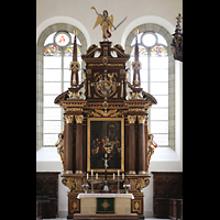 Regensburg, Dreieinigkeitskirche, Hochaltar von 1637 mit mit Abendmahlsszene und Wappen von Sachsen-Lauenburg
