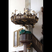 Regensburg, Dreieinigkeitskirche, Kanzel von 1631 mit vergoldeten Engelfiguren und Putten