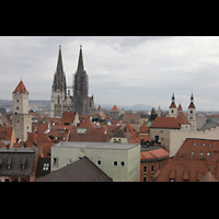 Regensburg, Dreieinigkeitskirche, Blick vom Turm zum Dom (links) und zur Neupfarrkirche (rechts)