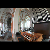 Lneburg, St. Johannis, Blick vom Spieltisch der Chororgel zur Hauptorgel